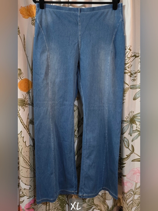 HALARA Denim - Halara Slightly Flared Jeans